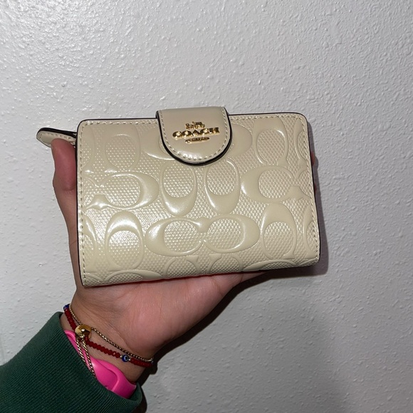 Coach Medium Corner Zip Wallet In Signature
Leather - Picture 6 of 9